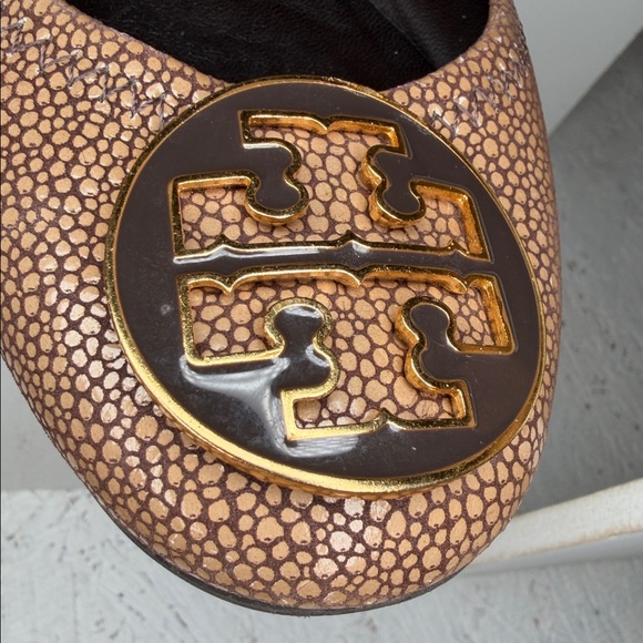 Tori Burch light bronze signature, ballet flats barely worn sz 6 with gold logo! - Picture 2 of 7